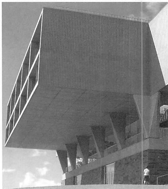 Monstrous building by a famous architect, Milwaukee Country War Memorial, Milwaukee. Eero Saarinen