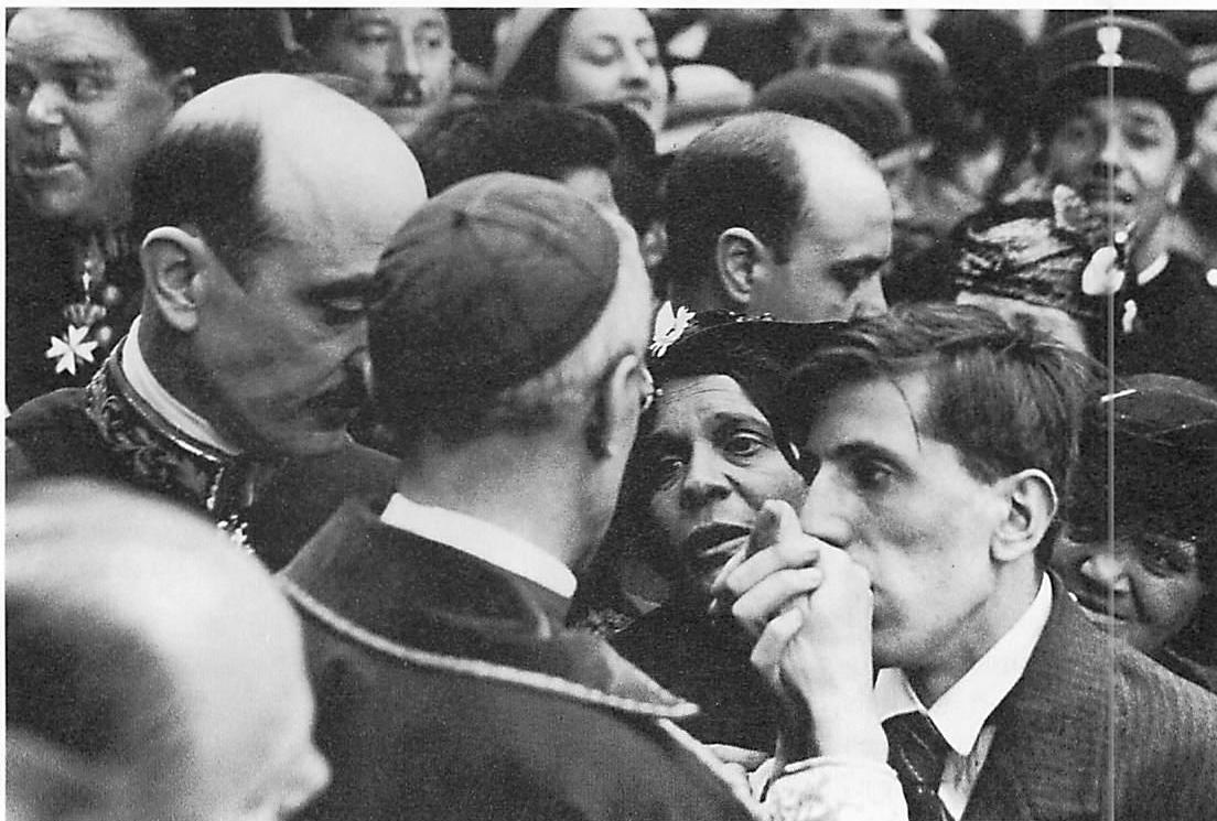 The fervent kiss: an entity that forms for one instant