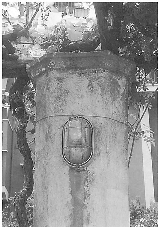 Light placed to help the top of the column