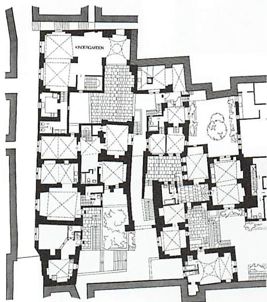 These two illustrations belong with the functional notes. Beautiful positive space in a building plan. The rooms of this settlement are almost like kernels of corn on a cob, as if they had been grown, and pressed together.