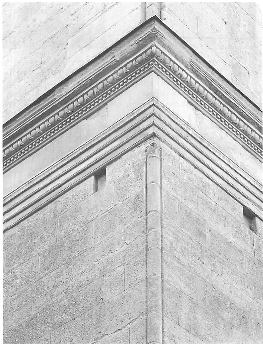 Beautiful gradients in a cornice molding