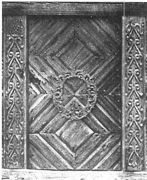 Detail of barn door, showing circles and diamonds, and the level of detail to which this combination goes; it always maintains the same echoes, the same balance of angles and proportion.