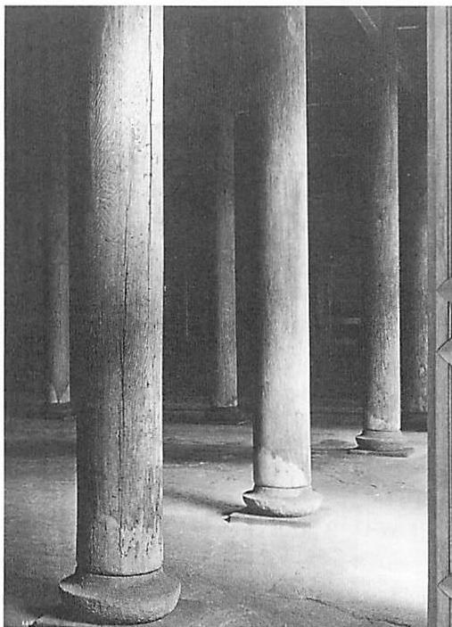 B. A balanced column base in which eight functions coexist. Column and base shaped to make the centers come to life. This structure emphasizes all eight items in the accompanying list with equal strength.